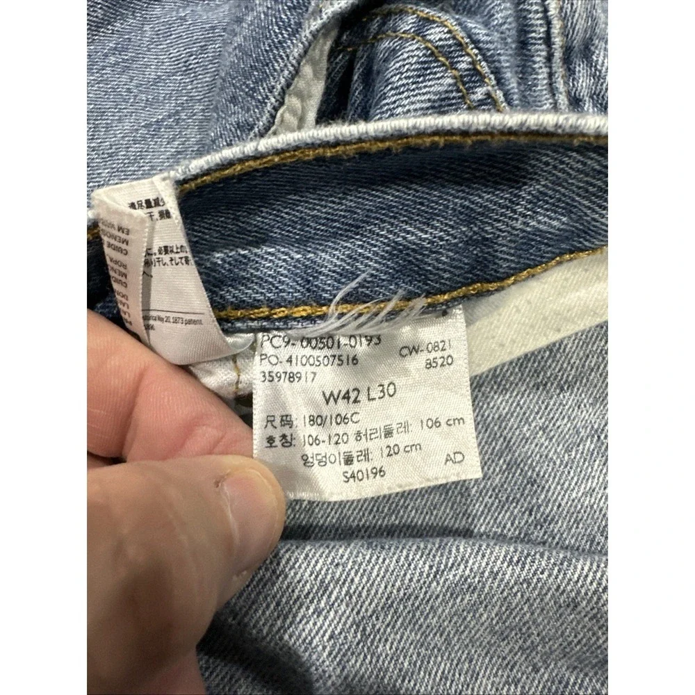 Levi's 501 Button Fly Jeans‎ Men's Size 42x30 Medium Wash Destressed